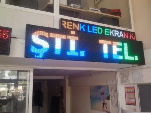 Kayan Yazı Renkli