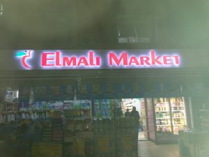 Kırmızı beyaz pleksi kutu harf