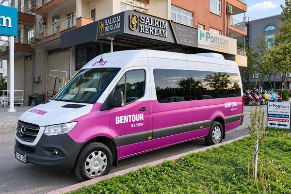 BENTOUR REISEN logolu araç kaplama uygulaması ve Salkım Reklam tabelası