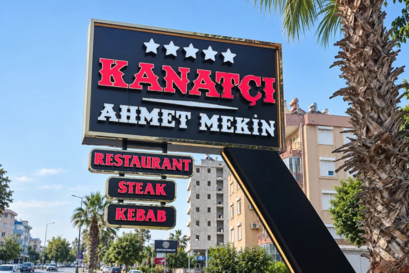 Kanatçı Ahmet Mekin için yol kenarı totem tabela